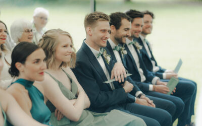 Comment impliquer vos proches dans votre mariage (sans les épuiser ni les braquer)